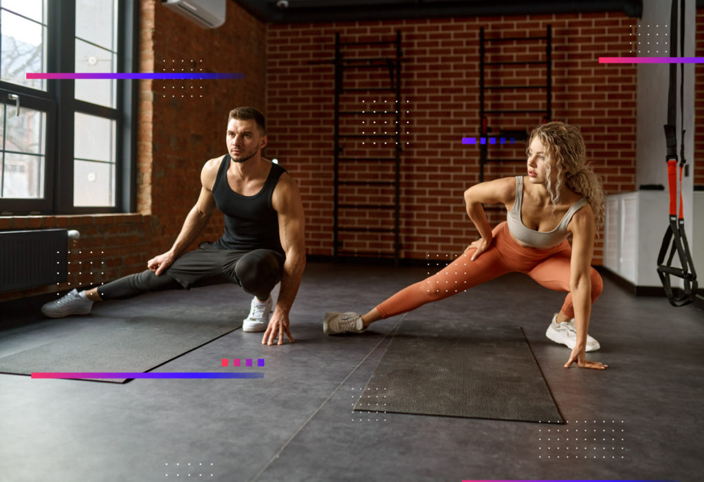 Pareja  calentando sus músculos en un gimnasio Eunoia Live